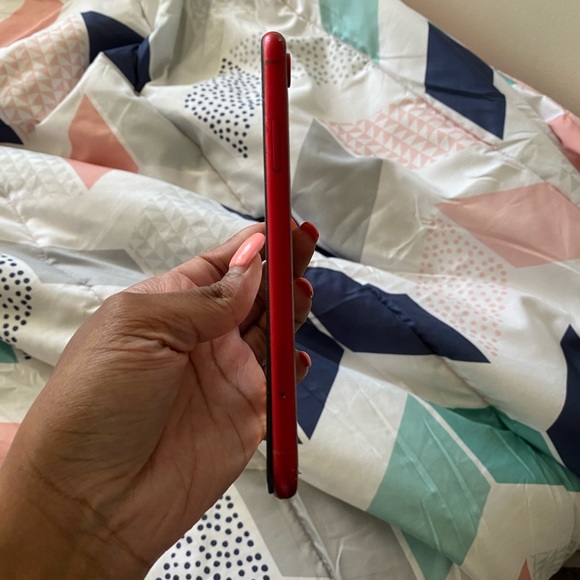 iPhone XR (T-Mobile) - Picture 4 of 4